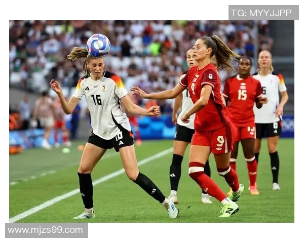 德国女足与加拿大女足激战正酣谁能在国际赛场上笑到最后