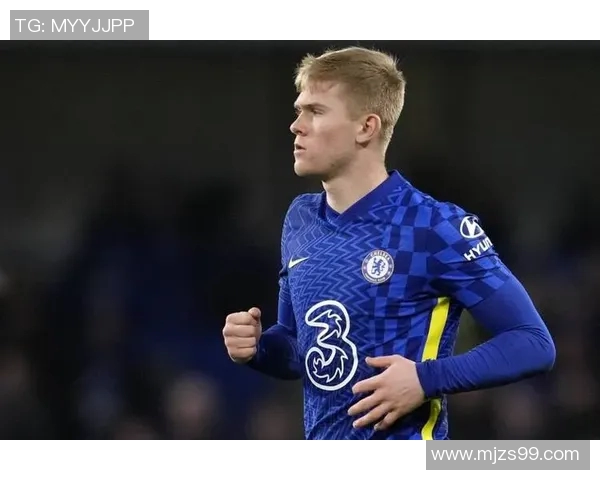 哈维西蒙斯：从青训新星到足坛璀璨明珠的成长之路